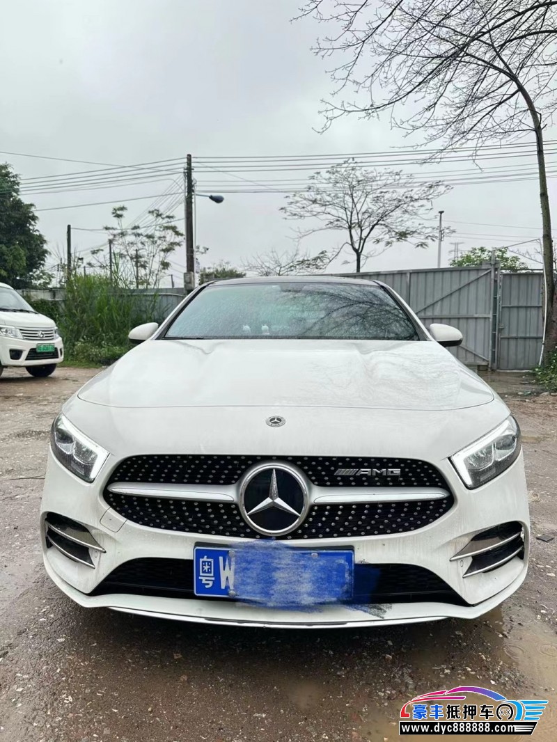 21年奔驰A轿车抵押车出售