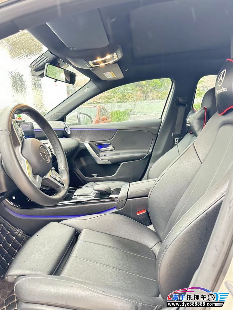 21年奔驰A轿车抵押车出售