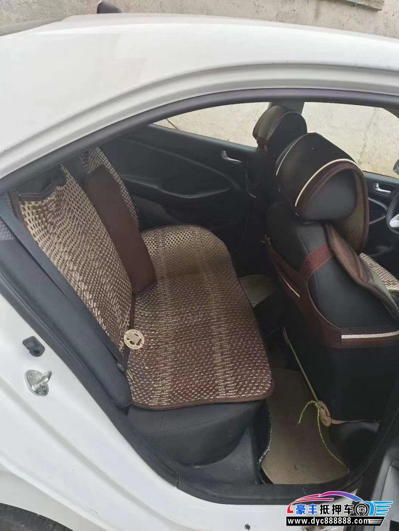 21年现代瑞纳轿车抵押车出售