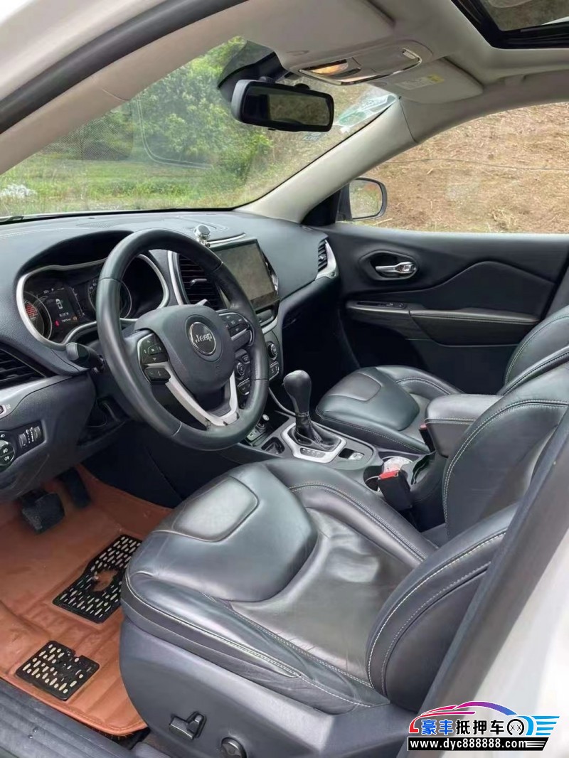 16年Jeep自由光SUV抵押车出售