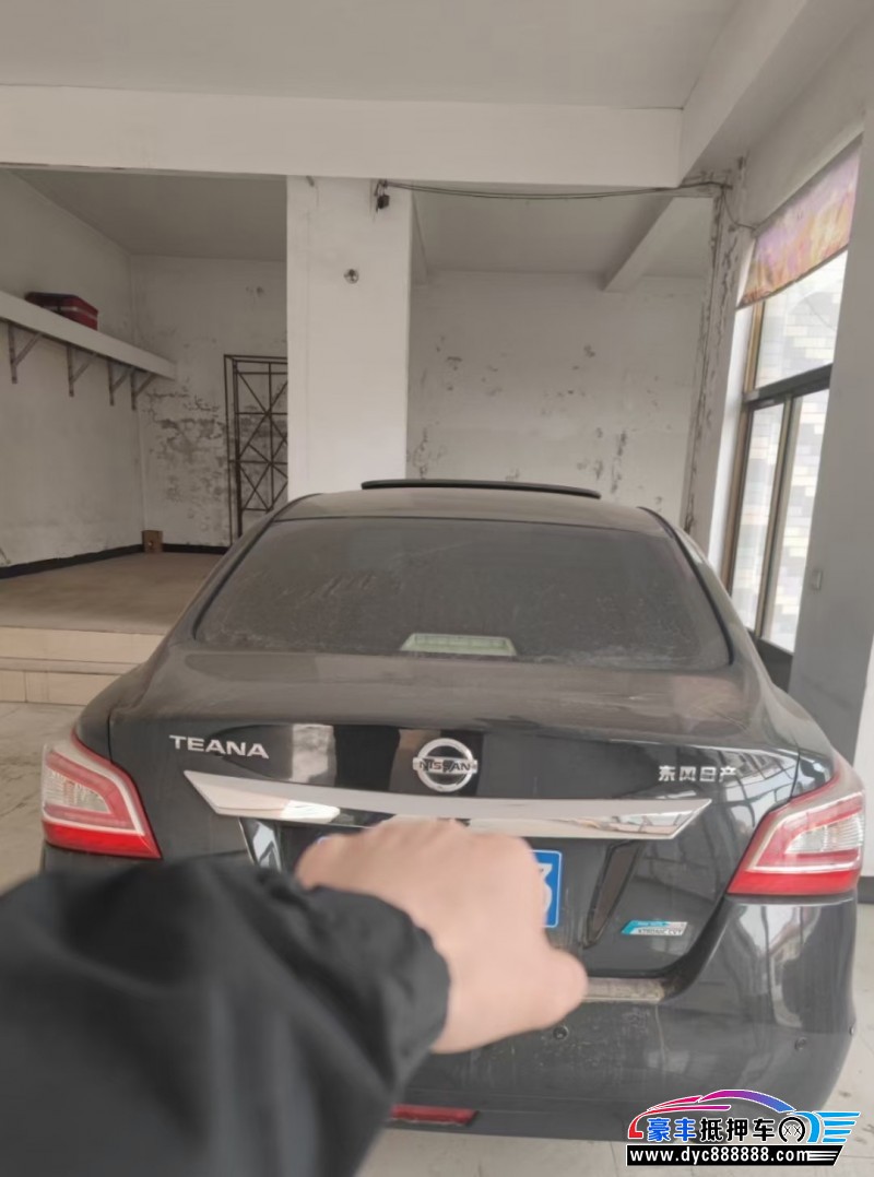 14年日产天籁轿车抵押车出售