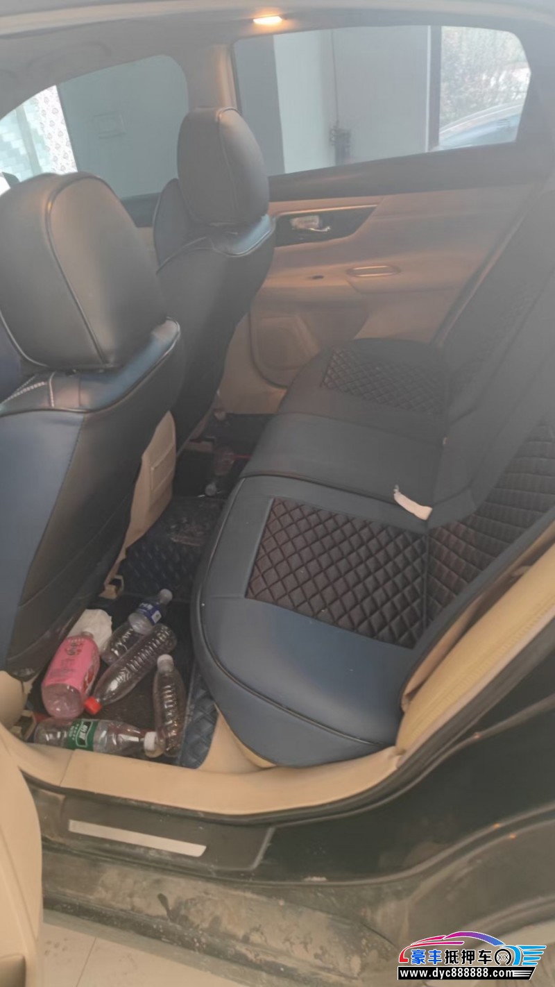 14年日产天籁轿车抵押车出售