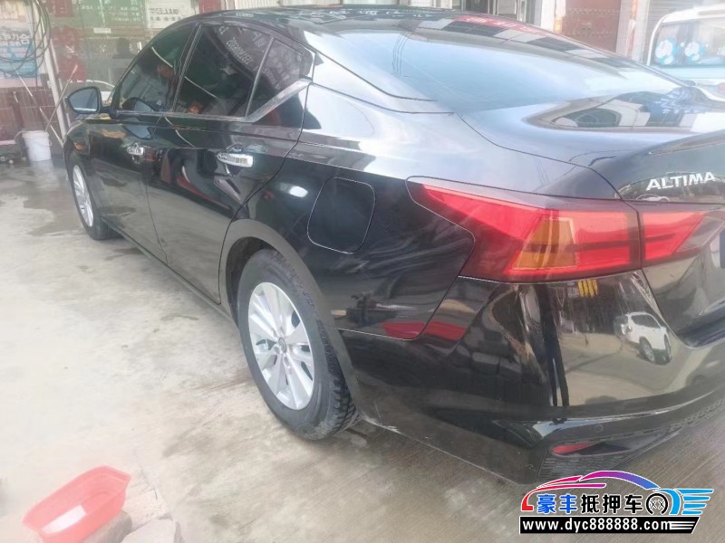 19年日产天籁轿车抵押车出售