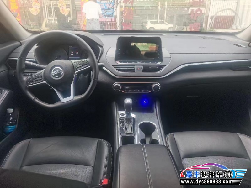 19年日产天籁轿车抵押车出售