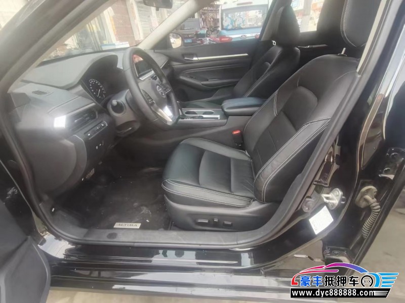 19年日产天籁轿车抵押车出售