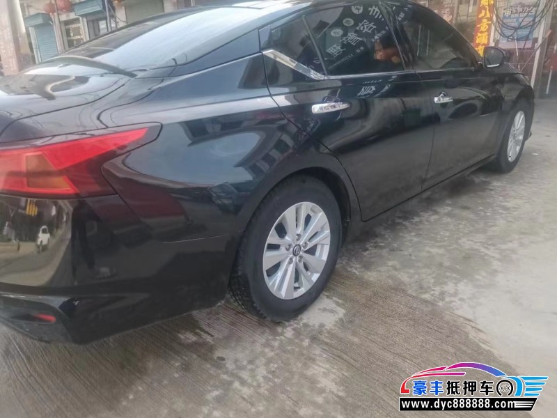 19年日产天籁轿车抵押车出售