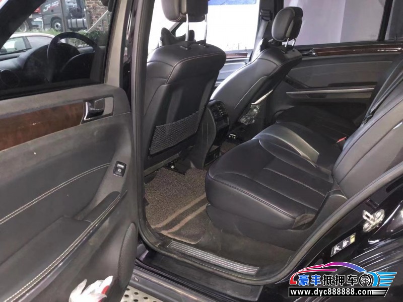 13年奔驰GL级轿车抵押车出售