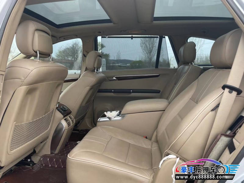 13年奔驰R级轿车抵押车出售