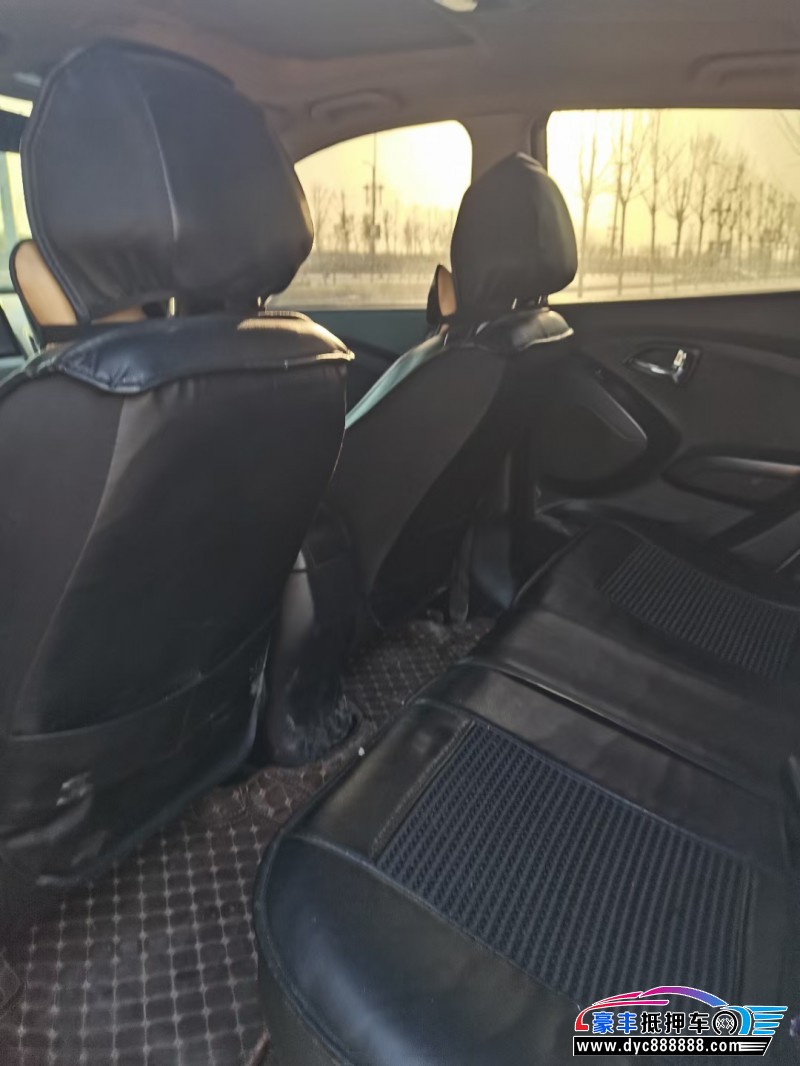 17年现代ix35轿车抵押车出售