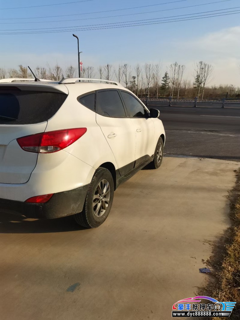 17年现代ix35轿车抵押车出售