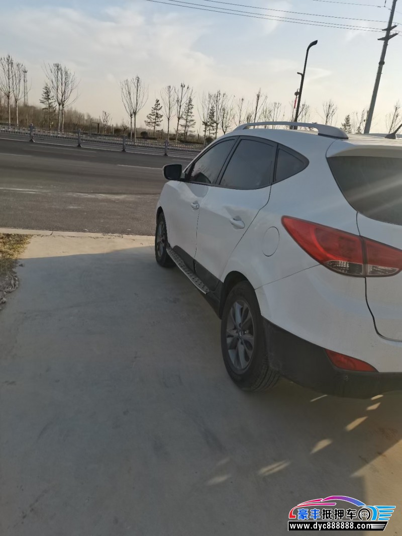 17年现代ix35轿车抵押车出售