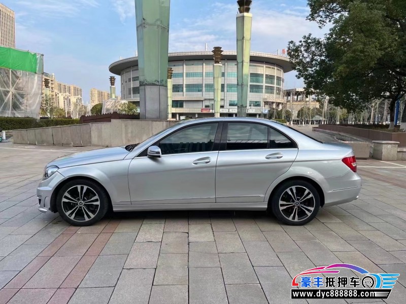 13年奔驰C轿车抵押车出售