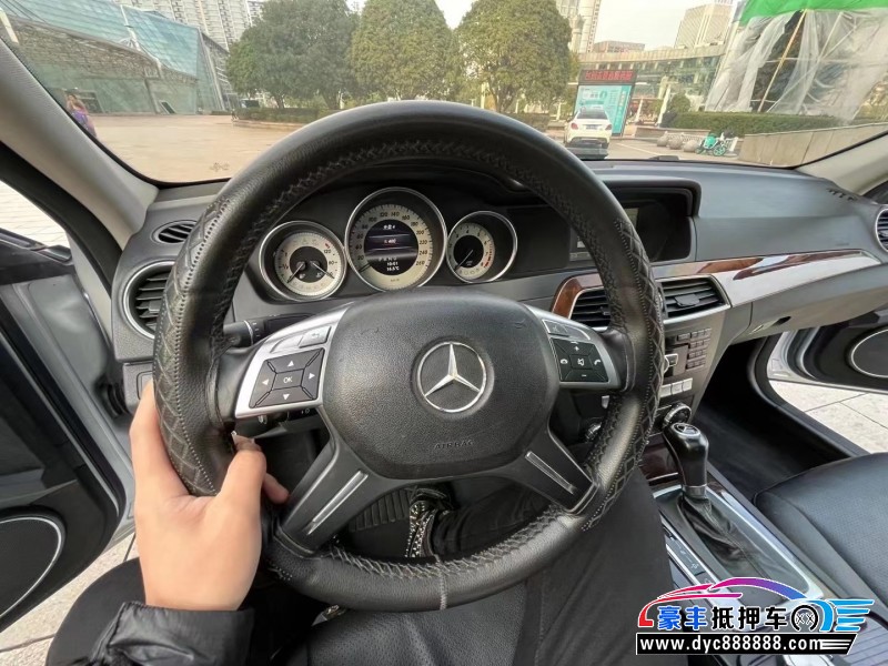 13年奔驰C轿车抵押车出售