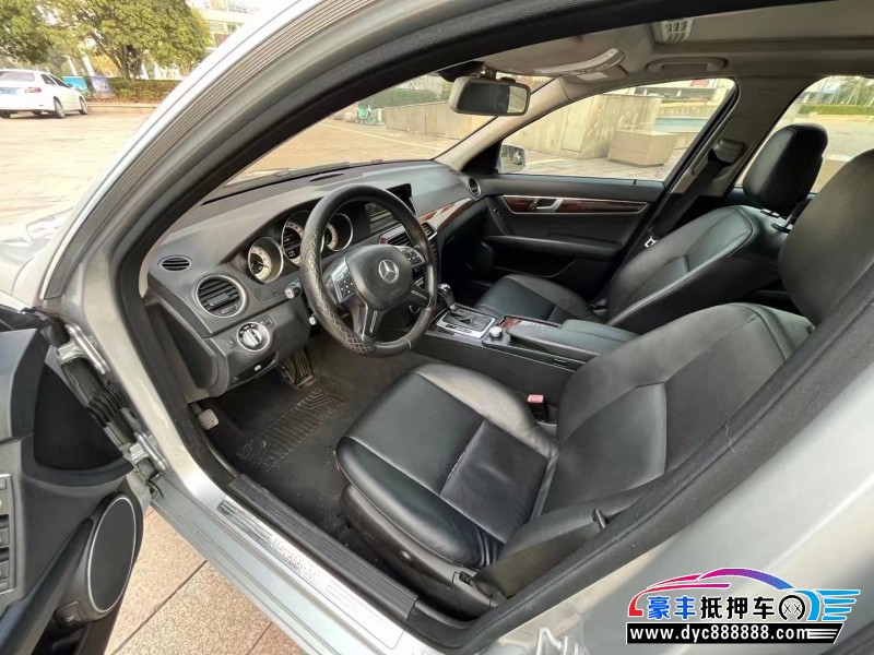 13年奔驰C轿车抵押车出售