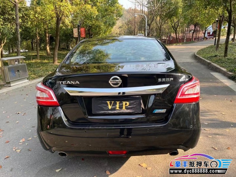 15年日产天籁轿车抵押车出售