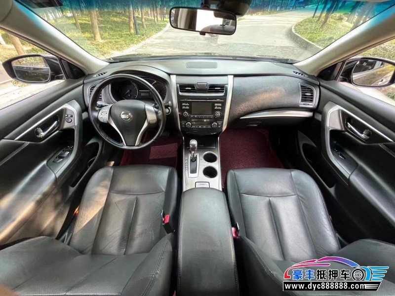 15年日产天籁轿车抵押车出售