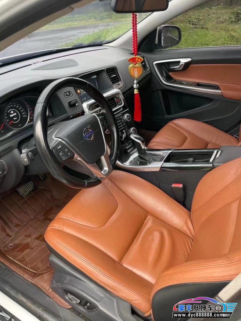 14年沃尔沃S60轿车抵押车出售