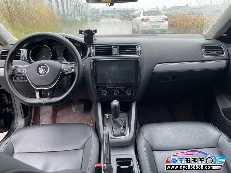 17年大众速腾轿车抵押车出售