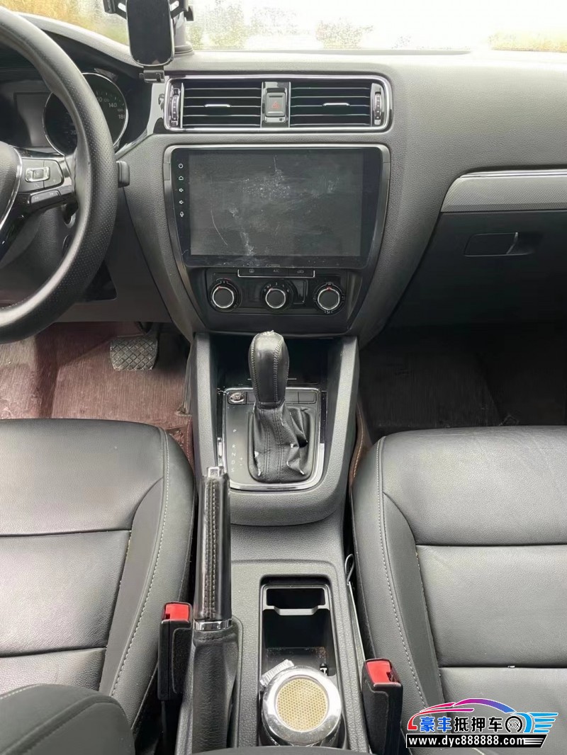 17年大众速腾轿车抵押车出售