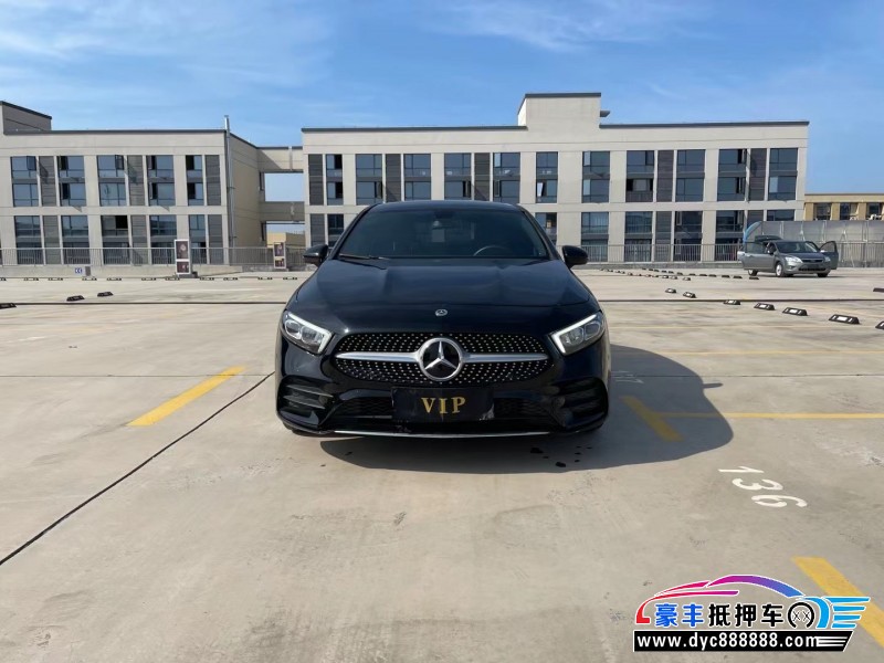 19年奔驰A轿车抵押车出售