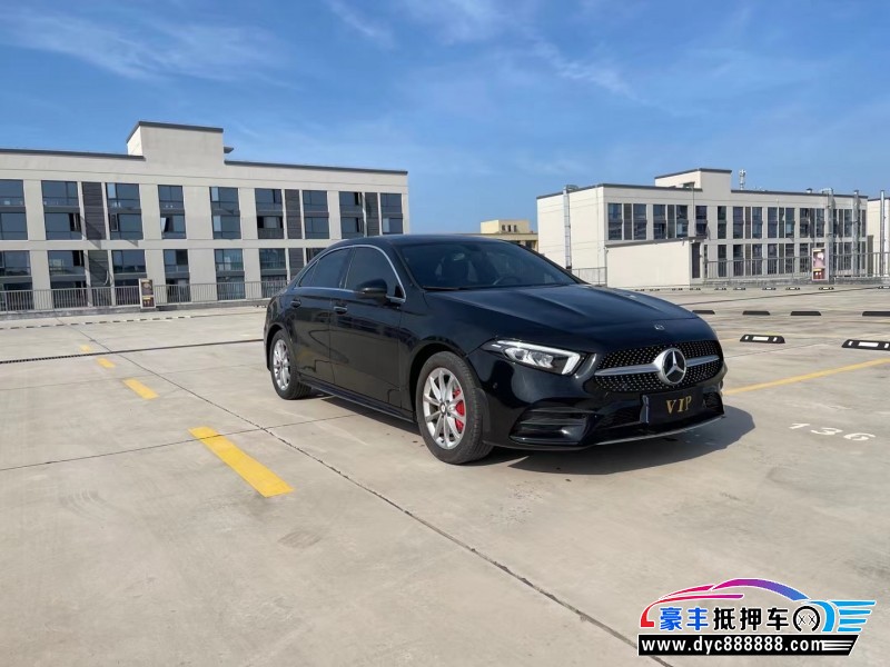 19年奔驰A轿车抵押车出售
