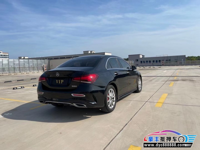19年奔驰A轿车抵押车出售