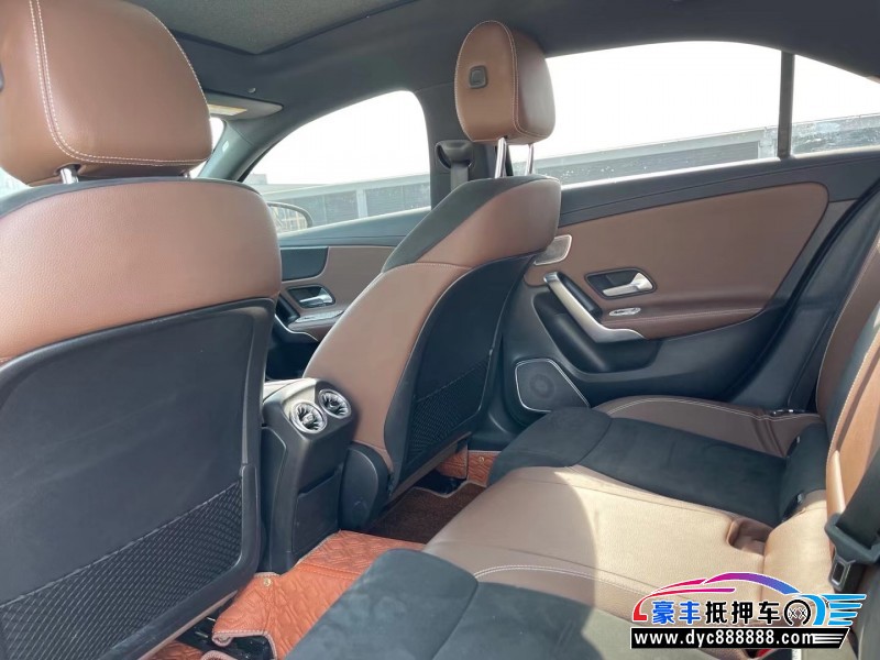 19年奔驰A轿车抵押车出售