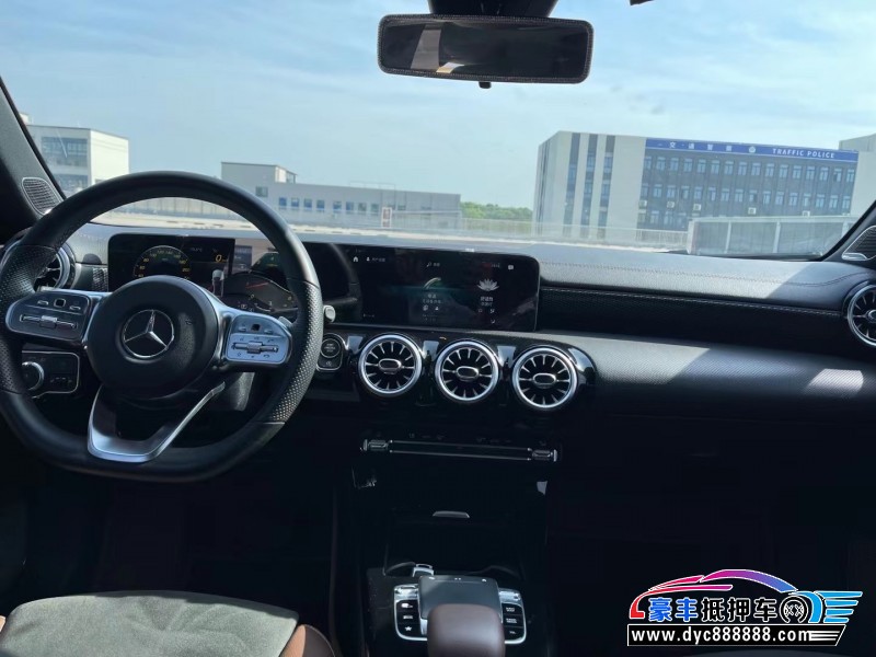 19年奔驰A轿车抵押车出售