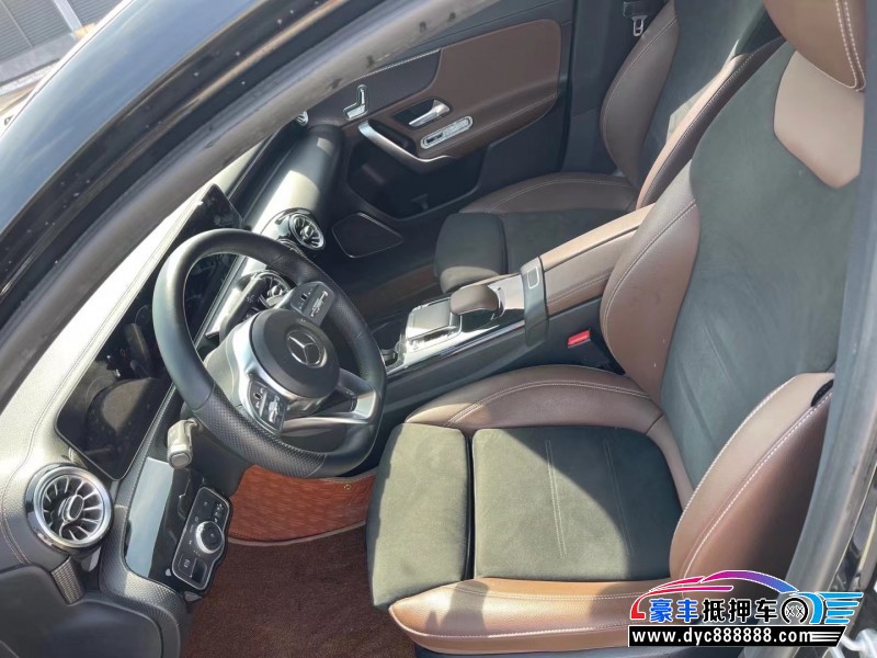 19年奔驰A轿车抵押车出售