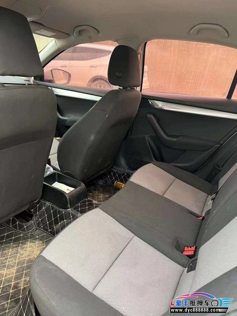 18年斯柯达明锐轿车抵押车出售