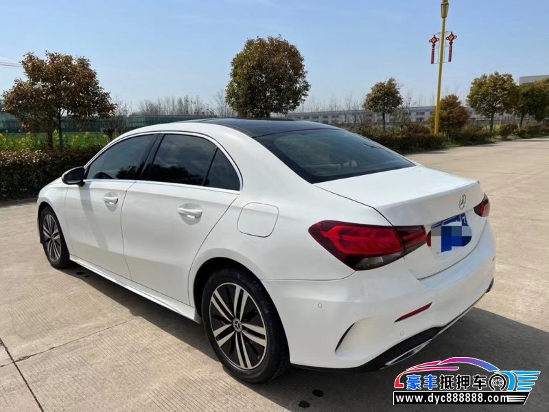19年奔驰A轿车抵押车出售