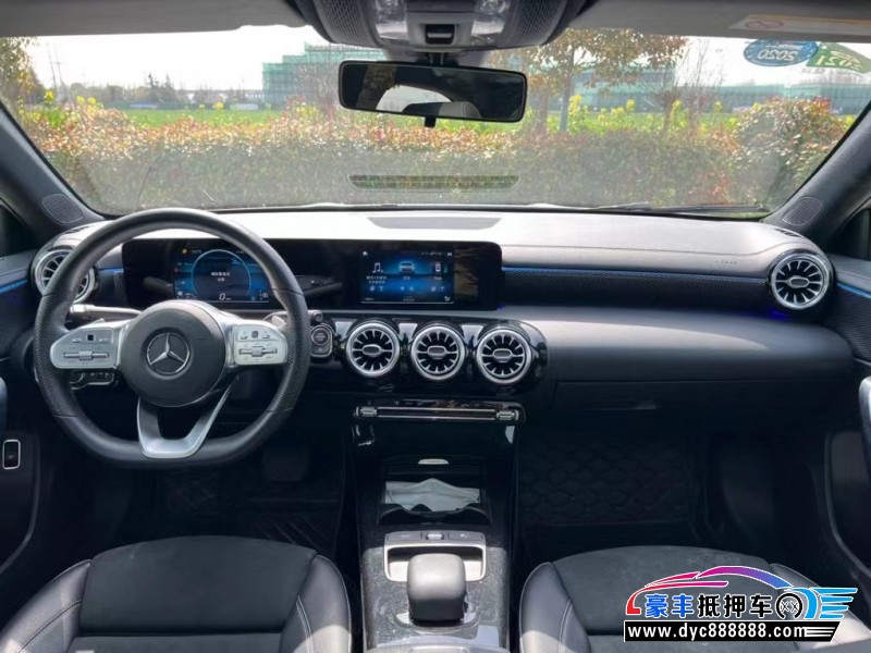 19年奔驰A轿车抵押车出售