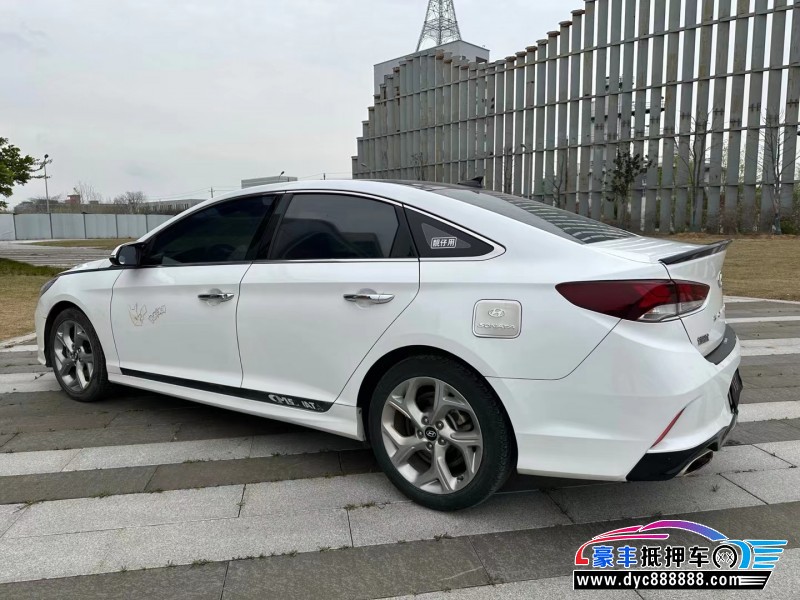 18年现代索纳塔轿车抵押车出售