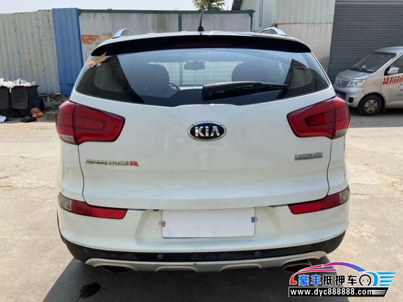 16年起亚智跑轿车抵押车出售