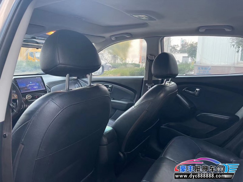 13年现代ix35轿车抵押车出售