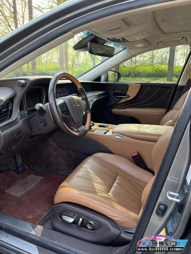18年雷克萨斯LS轿车抵押车出售