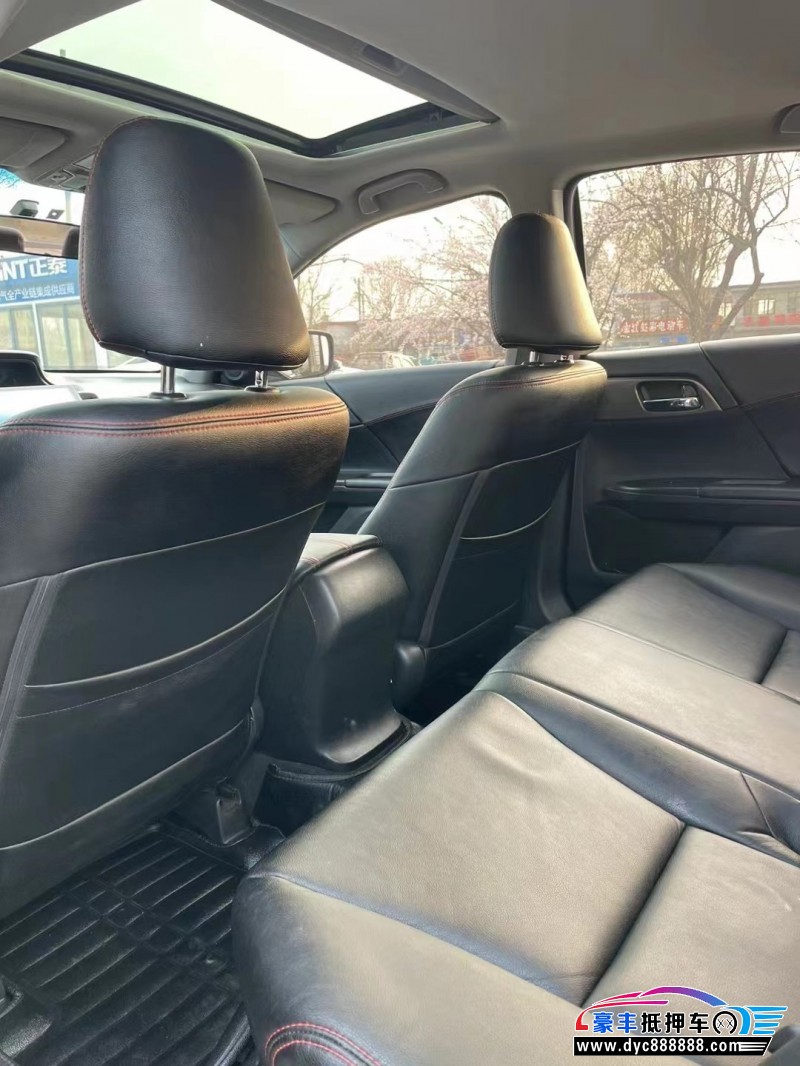 16年本田雅阁轿车抵押车出售