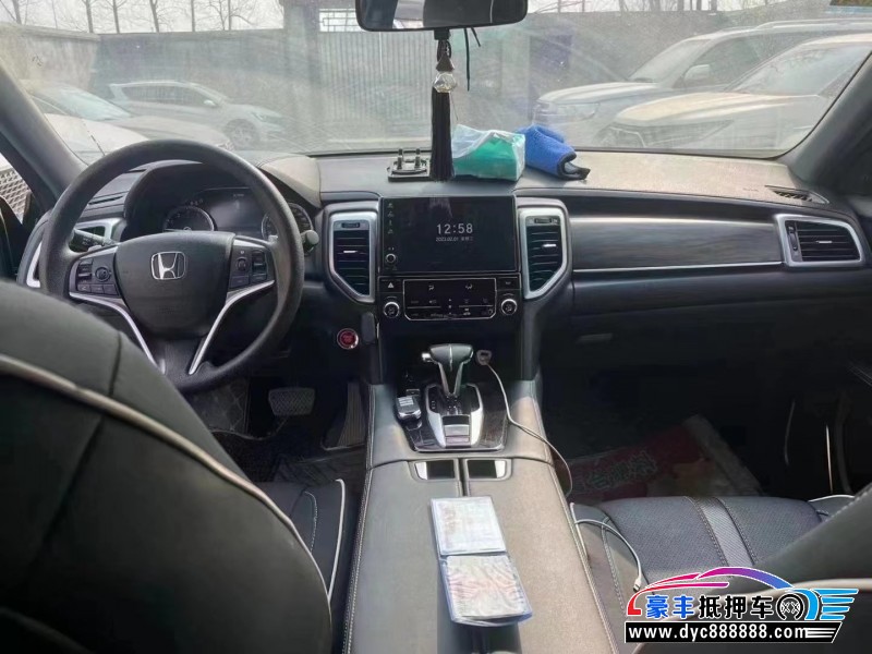 17年本田UR-V轿车抵押车出售