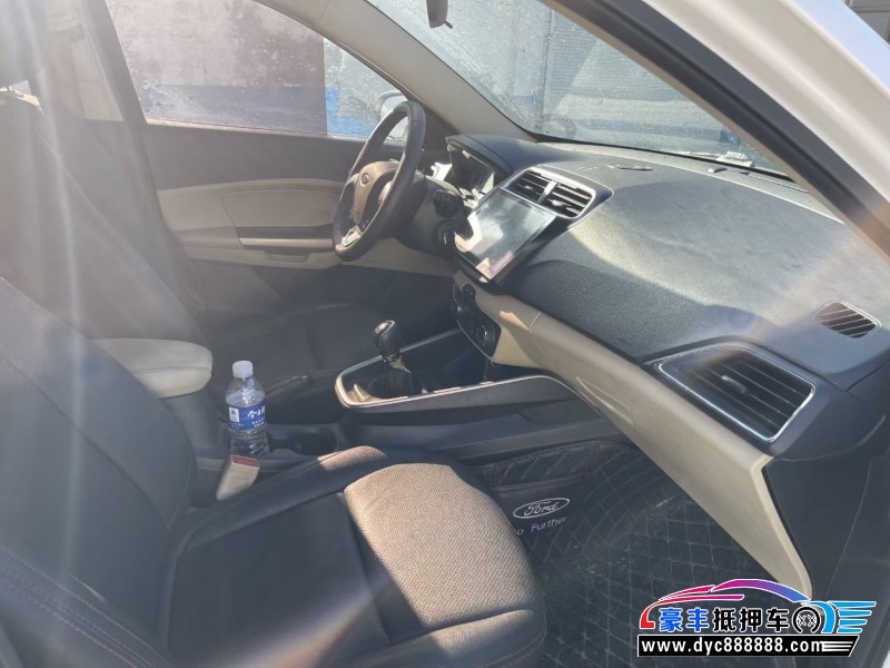 17年福特福睿斯轿车抵押车出售