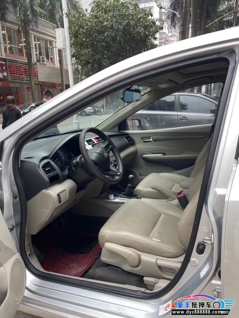 14年本田锋范轿车抵押车出售