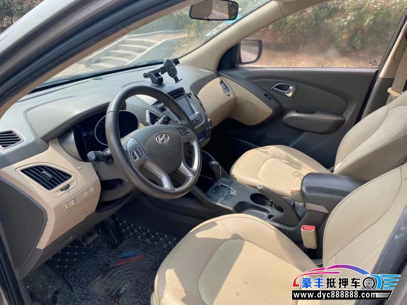 13年现代ix35轿车抵押车出售