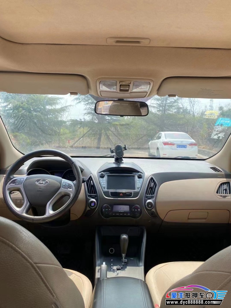 13年现代ix35轿车抵押车出售