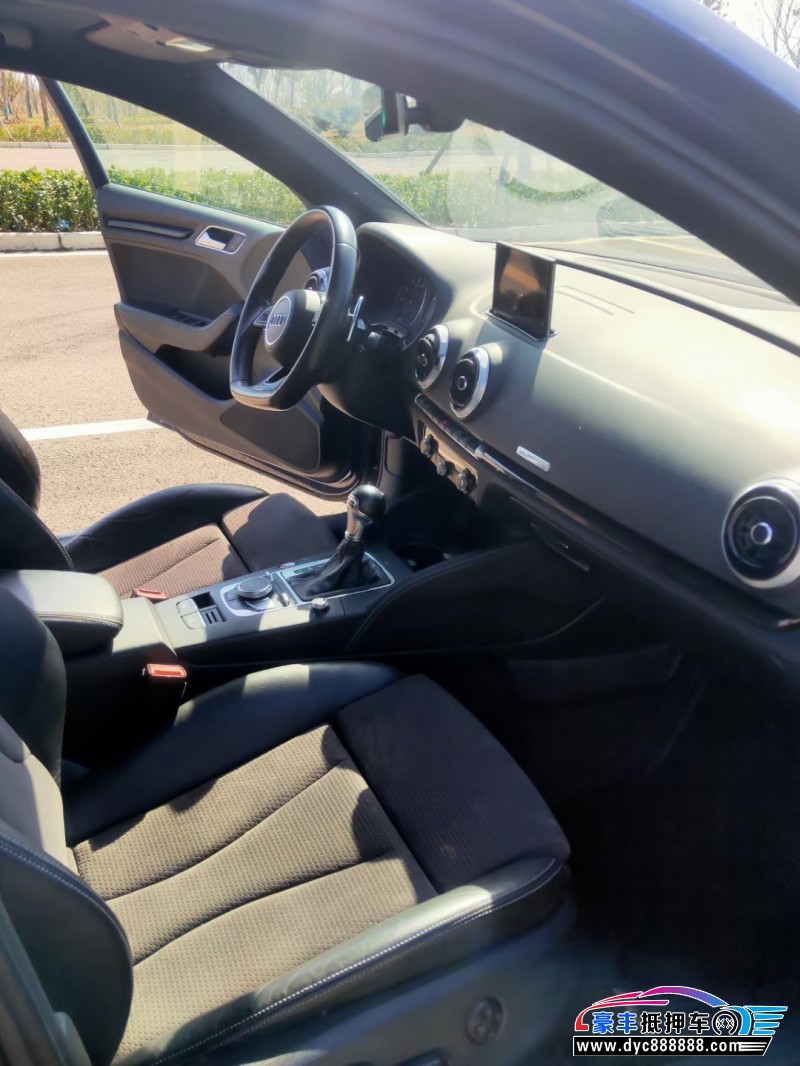 17年奥迪S3轿车抵押车出售