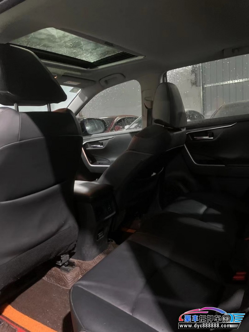 22年丰田RAV4荣放轿车抵押车出售