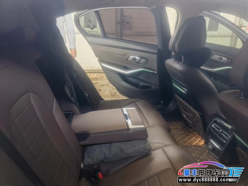 20年宝马3系轿车抵押车出售