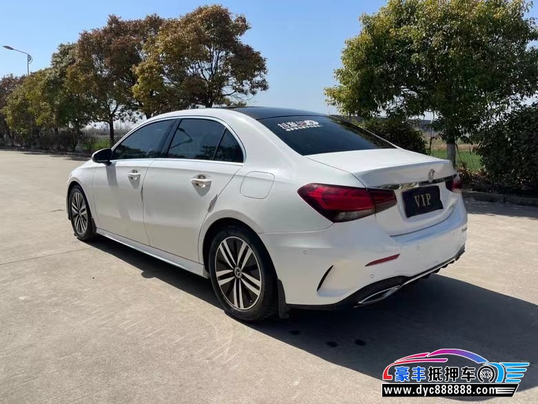 19年奔驰A轿车抵押车出售