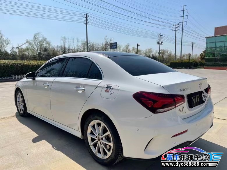 21年奔驰A轿车抵押车出售