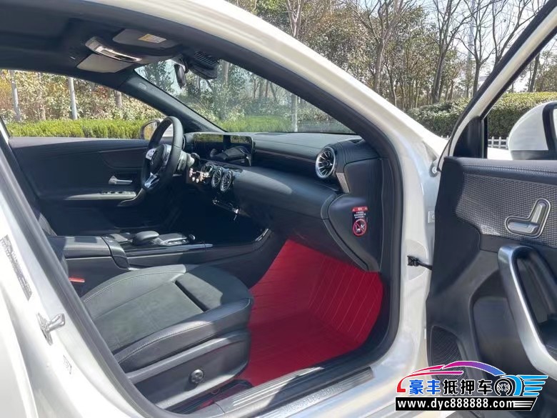 21年奔驰A轿车抵押车出售