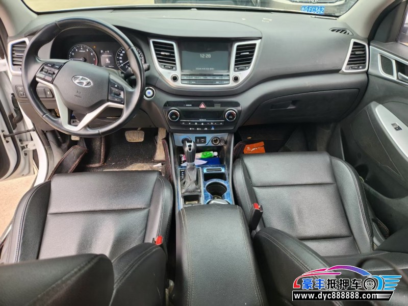 16年现代途胜轿车抵押车出售