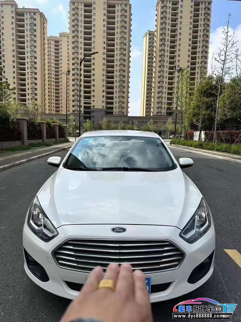 17年福特福睿斯轿车抵押车出售